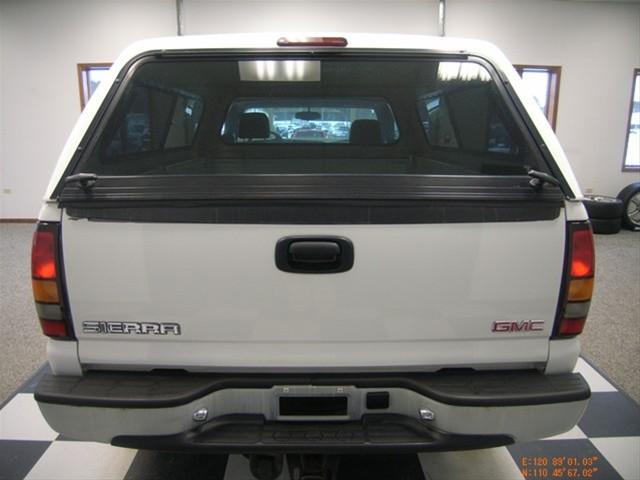 GMC Sierra 2006 photo 2