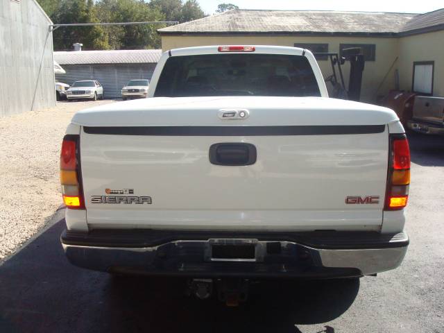 GMC Sierra 2006 photo 2