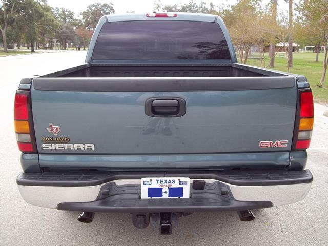 GMC Sierra 2006 photo 2