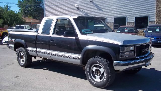 GMC Sierra 1500 Denali Pickup 4D 6 1/2 Ft Pickup Truck