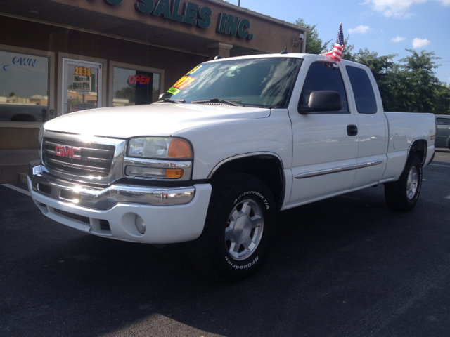 GMC Sierra 1500 Standard 4X4 Hardtop Pickup Truck