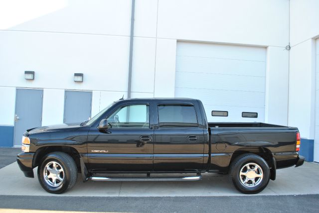 GMC Sierra 1500 4WD 4dr AT Pickup Truck