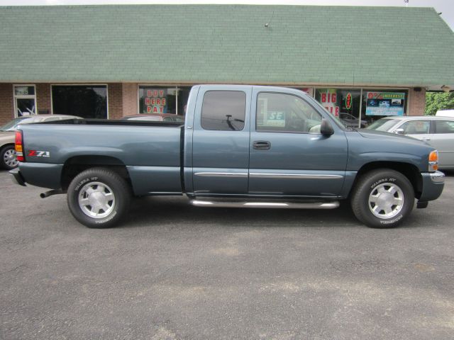 GMC Sierra 1500 4WD Supercab 133 SVT Raptor Pickup Truck