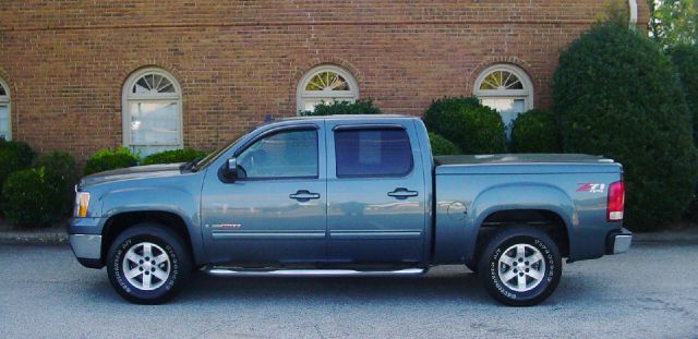 GMC Sierra 1500 SLE Sierra 2WD Pickup Truck