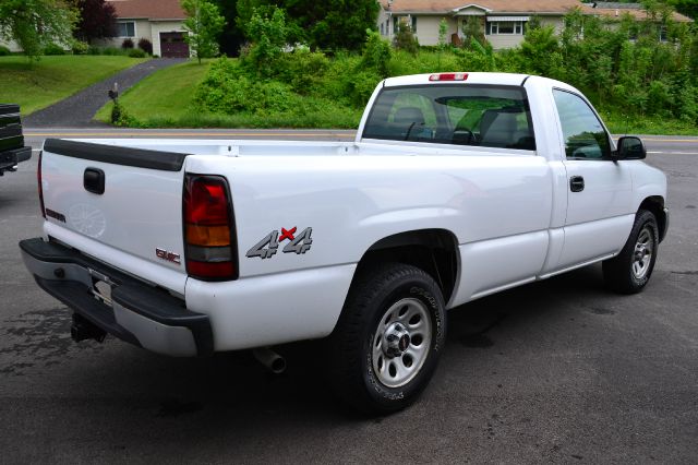 GMC Sierra 1500 LS 2WD 4dr SUV Pickup Truck