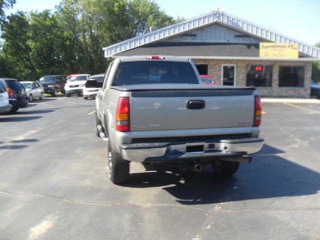 GMC Sierra 2500 4DR Luxury 4X4 Pickup Truck