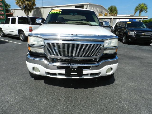 GMC Sierra 2500 2004 photo 0