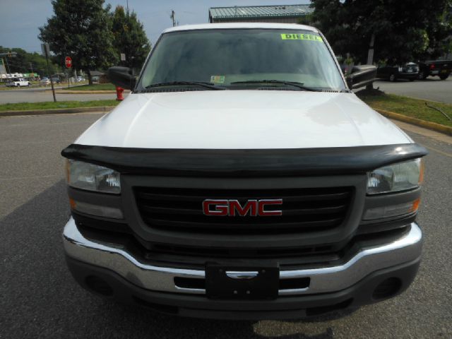 GMC Sierra 2500 4DR Luxury 4X4 Pickup Truck