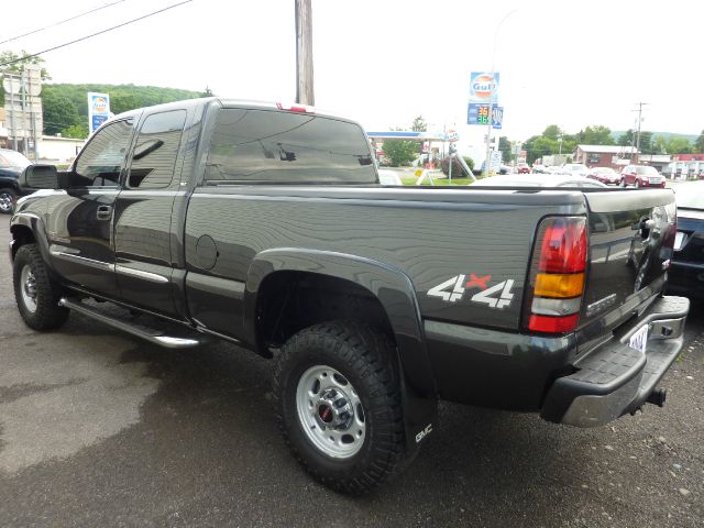 GMC Sierra 2500 Standard 4X4 Hardtop Pickup Truck