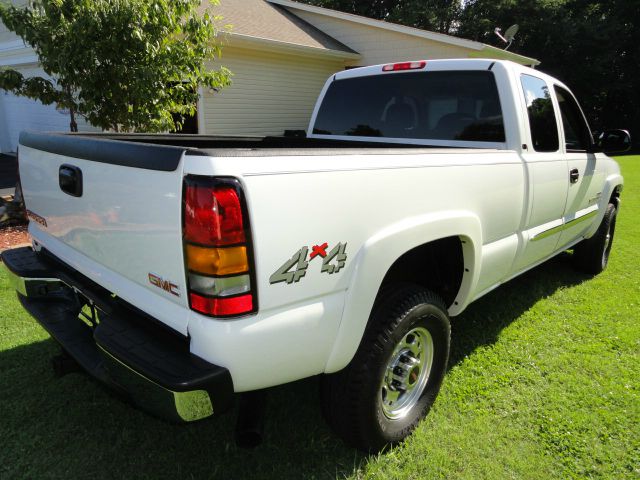 GMC Sierra 2500 Standard 4X4 Hardtop Pickup Truck