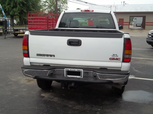 GMC Sierra 2500 2005 photo 12