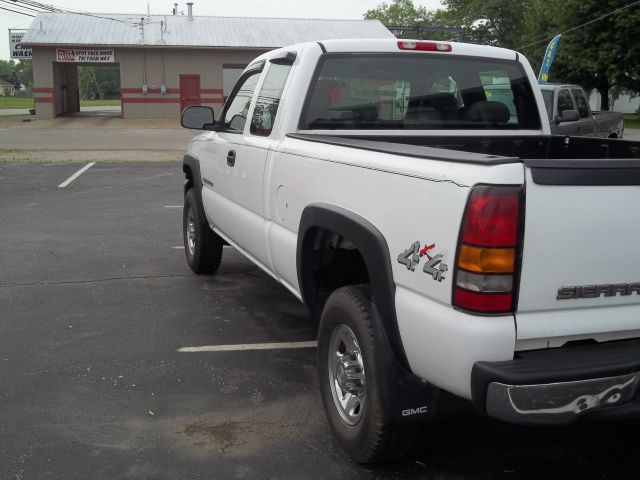 GMC Sierra 2500 2005 photo 13