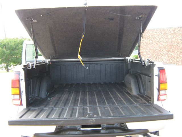 GMC Sierra 2500 2006 photo 2