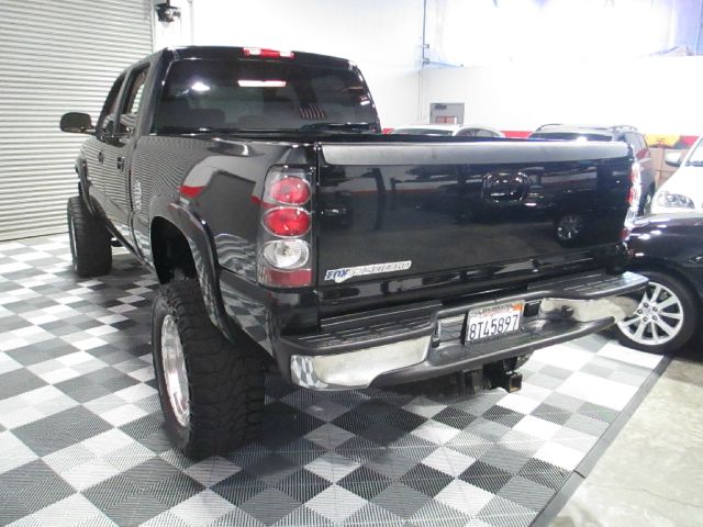 GMC Sierra 2500 2006 photo 2