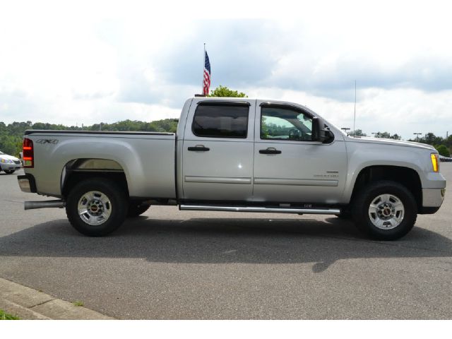 GMC Sierra 2500 2010 photo 2