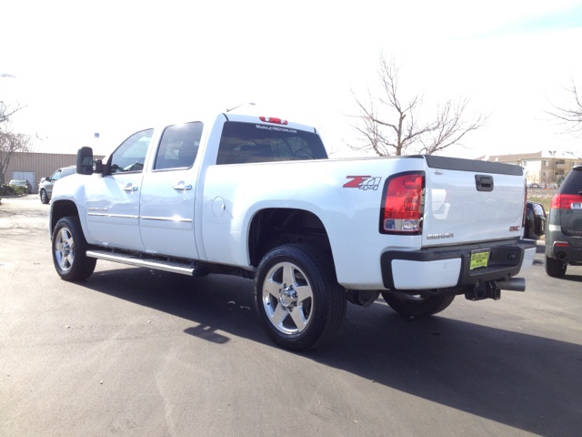 GMC Sierra 2500 2011 photo 2