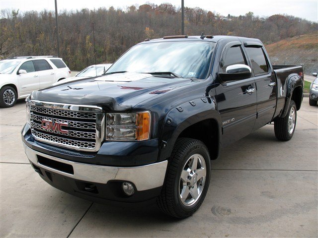 GMC Sierra 2500 2011 photo 2