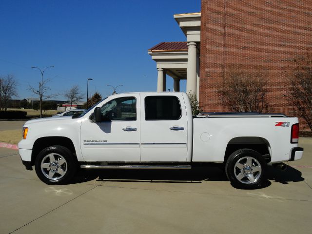 GMC Sierra 2500 2011 photo 1