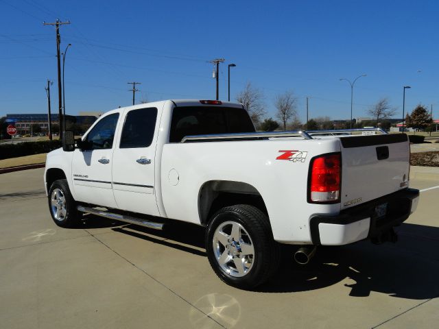 GMC Sierra 2500 2011 photo 2