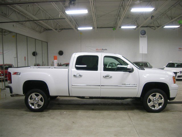 GMC Sierra 2500 2011 photo 2