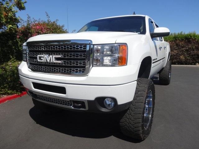 GMC Sierra 2500 2011 photo 2