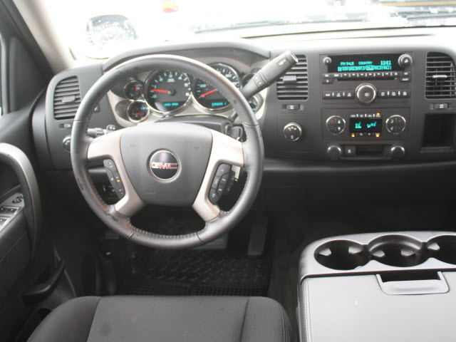 GMC Sierra 2500 2011 photo 2