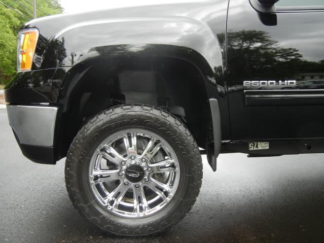 GMC Sierra 2500 2011 photo 2