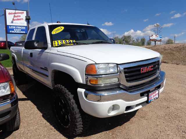 GMC Sierra 2500HD 2004 photo 2