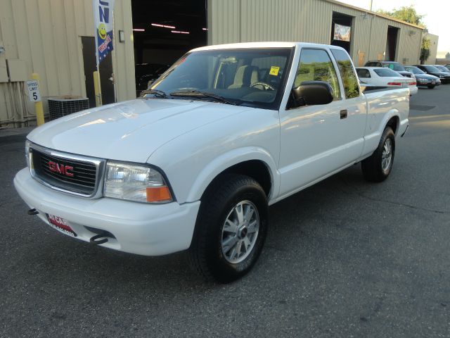 GMC Sonoma 2002 photo 2