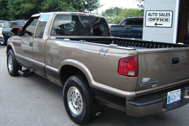 GMC Sonoma 2002 photo 1