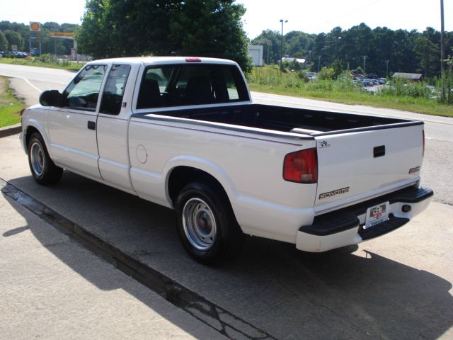 GMC Sonoma 2002 photo 2