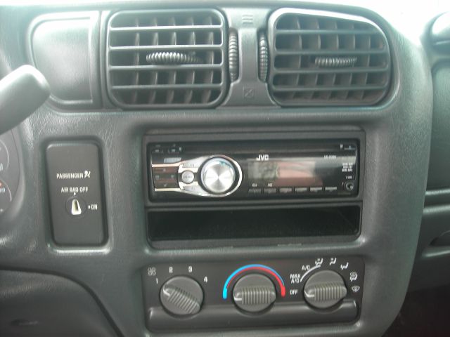 GMC Sonoma 2003 photo 1