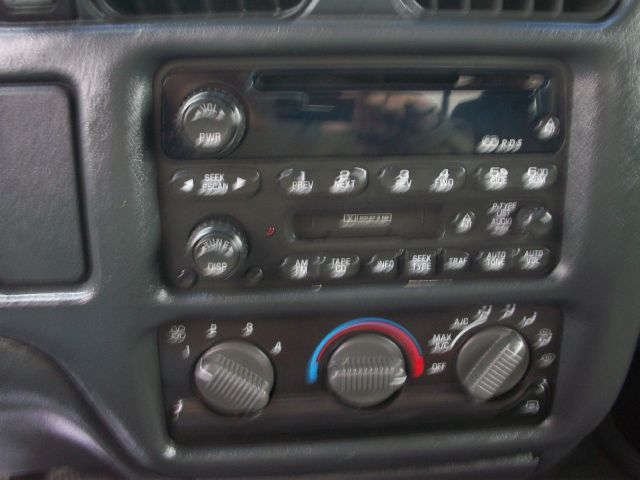 GMC Sonoma 2003 photo 2