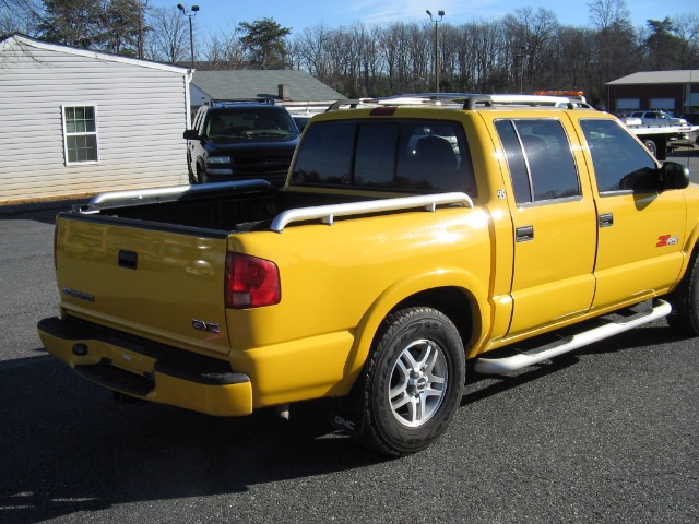 GMC Sonoma 2004 photo 1