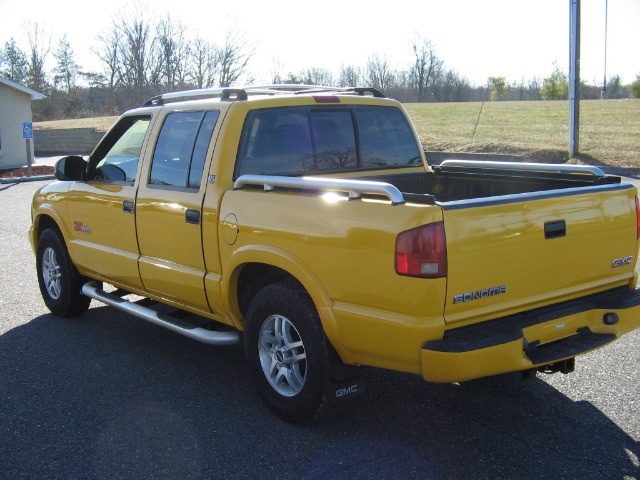 GMC Sonoma 2004 photo 2