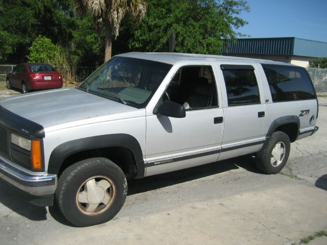 GMC Suburban 1992 photo 2