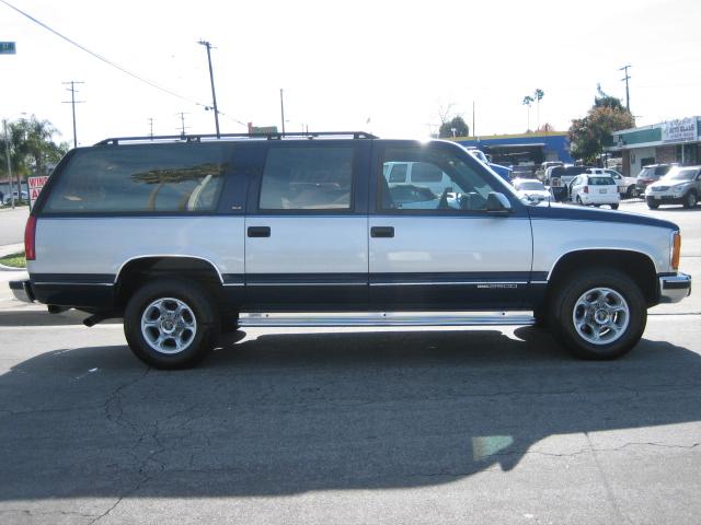 GMC Suburban 4DR SDN SXT Sport Utility