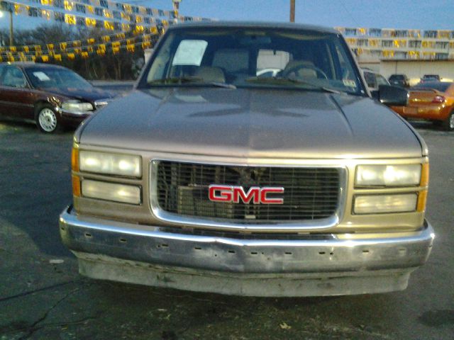 GMC Suburban 1995 photo 1