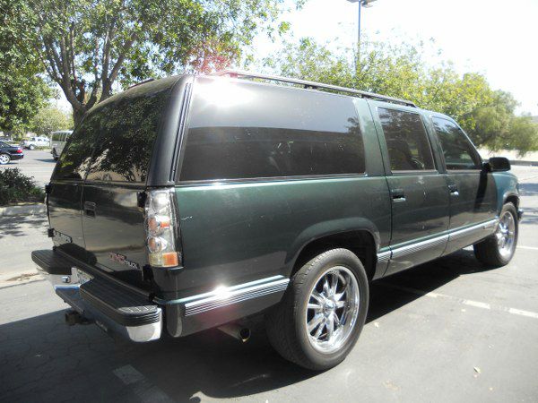 GMC Suburban 1996 photo 3