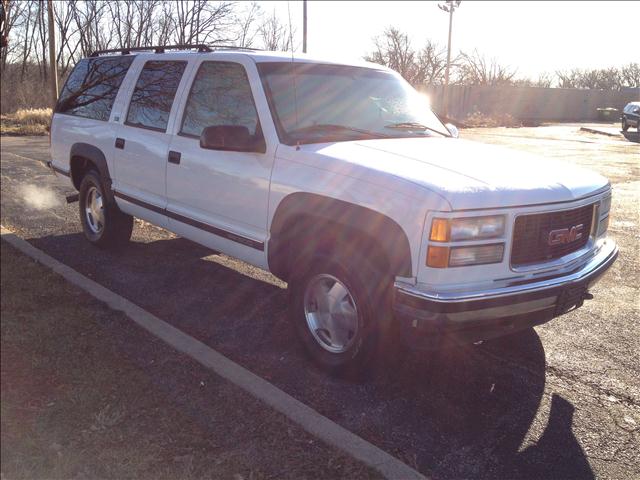 GMC Suburban 1996 photo 1