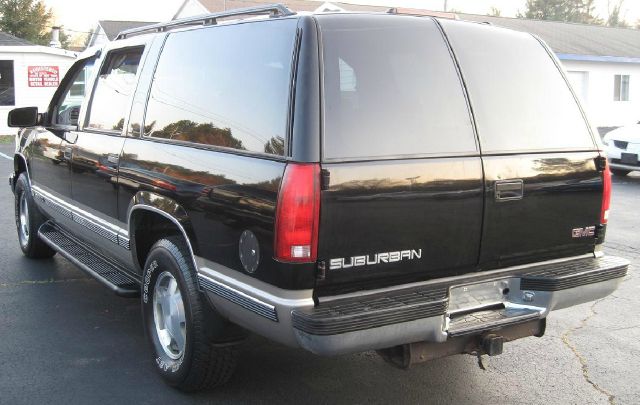 GMC Suburban 1998 photo 1