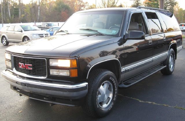 GMC Suburban 1998 photo 4