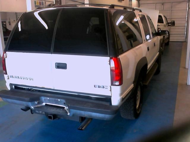 GMC Suburban 1998 photo 1