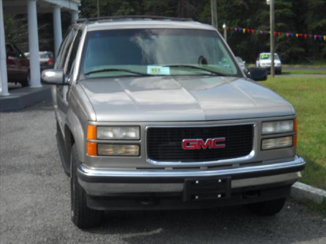 GMC Suburban 1999 photo 2