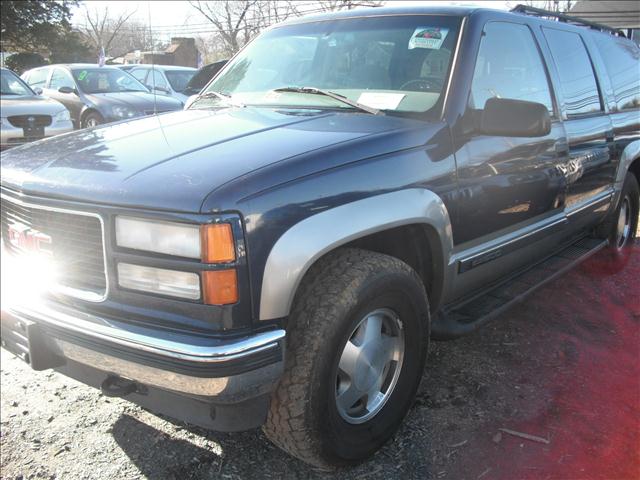 GMC Suburban 1999 photo 2