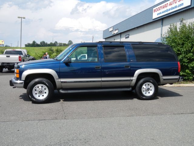 GMC Suburban 1999 photo 3