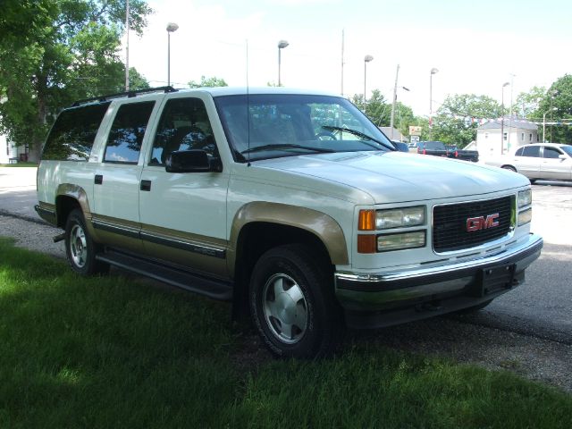 GMC Suburban 1999 photo 4