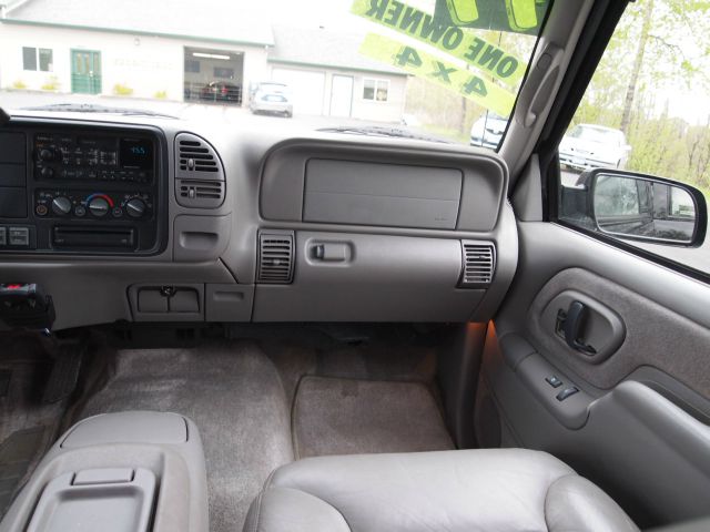 GMC Suburban 1999 photo 15