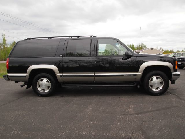 GMC Suburban 1999 photo 18