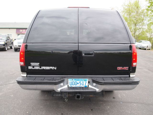 GMC Suburban 1999 photo 2